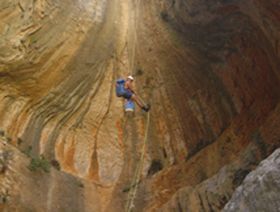 Pyrenees aventure - Canyons raquettes voyages - P. Gimat